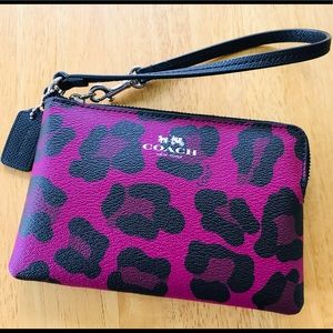 Very Berry COACH 🐆Wristlet 🐆
